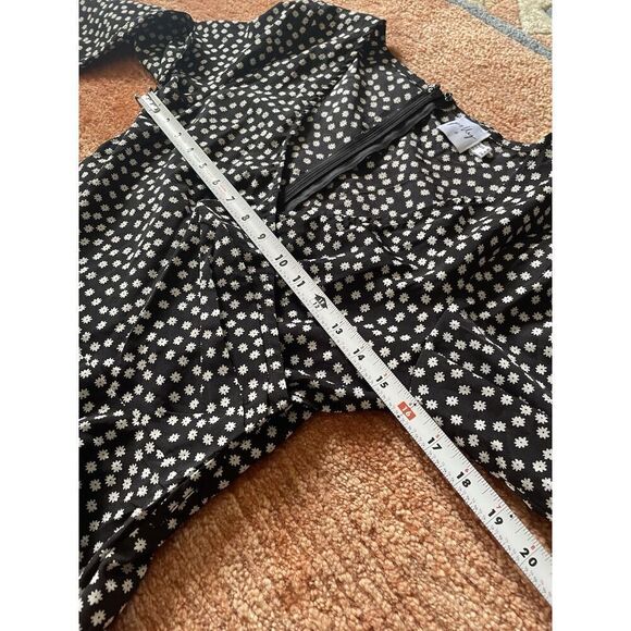 Princess Polly Black with White Floral Long Sleeve Mini Faux Wrap Dress Size 4 - Picture 5 of 9